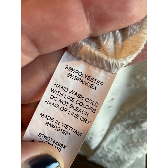 White Lace Eyelet Cold Shoulder Top Ruffle 2X XXL Naïf Blouse Shirt Women’s Plus - Picture 10 of 11